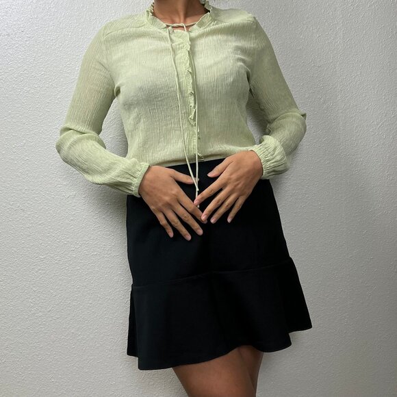 Elegant Green Blouse – Perfect for Any Occasion! - Picture 1 of 6